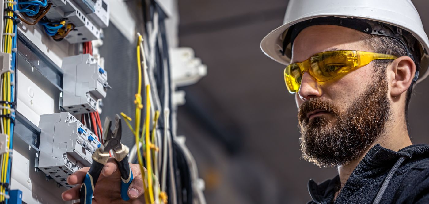 تجهیزات ایمنی برقکار